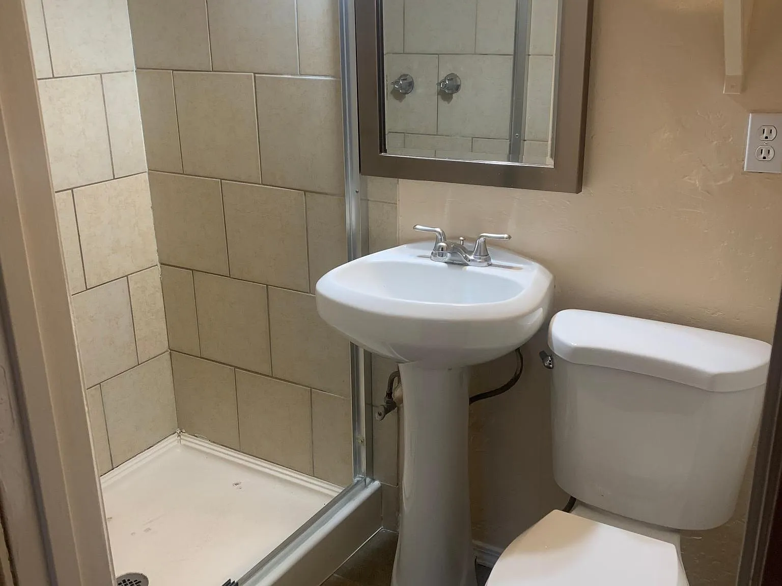 3 bed, 1120 sqft, $2,450 — Photo 2