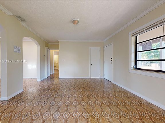 4th image of 345 NW 189th Ter