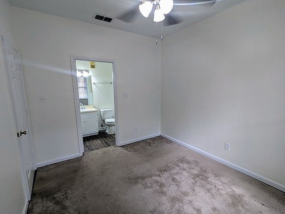 4th image of 924 Marys Dr APT A