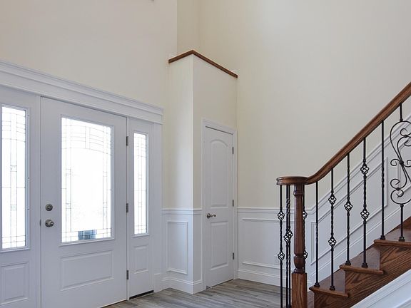 4th image of 419 Guyon Ave