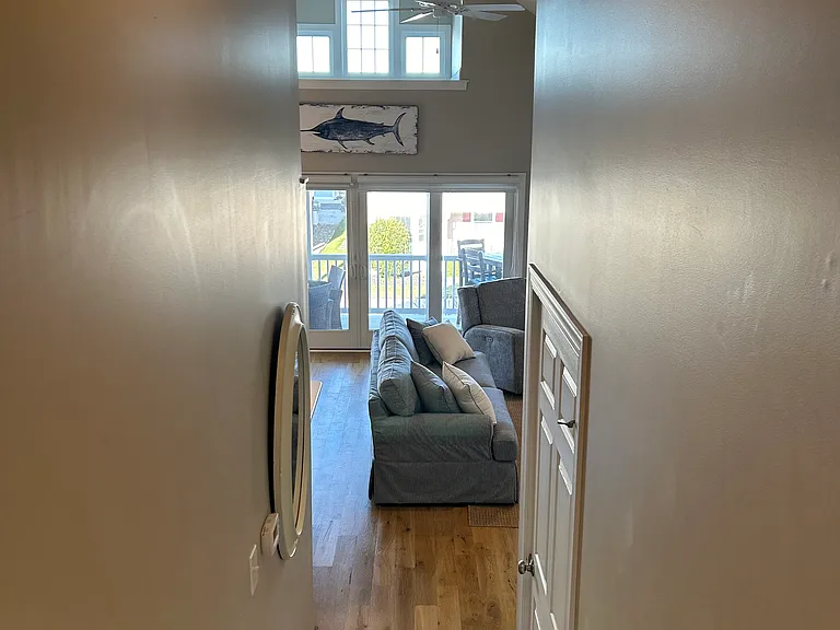 2443 Asbury Ave #TOP — Photo 11