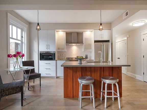 5th image of 1128 Chestnut Street