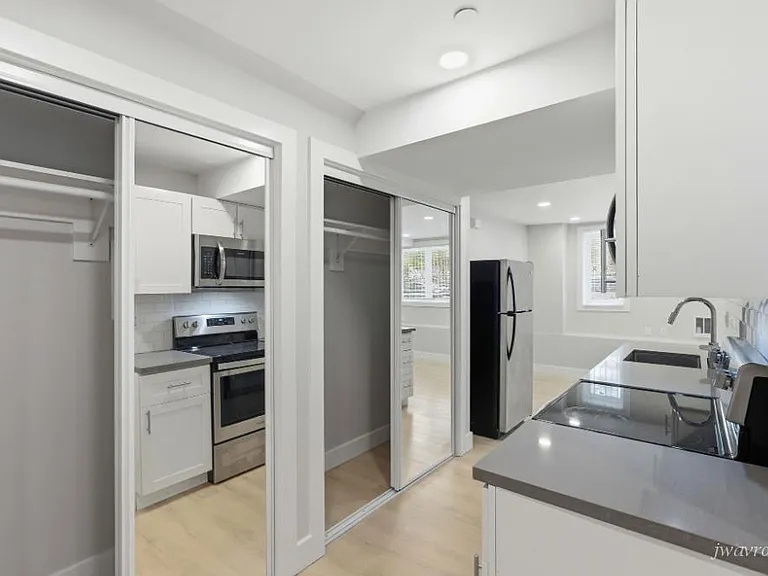 700 12th Ave #B — Photo 3