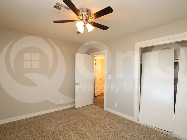 2202 W Devonshire Ave #4 — Photo 7