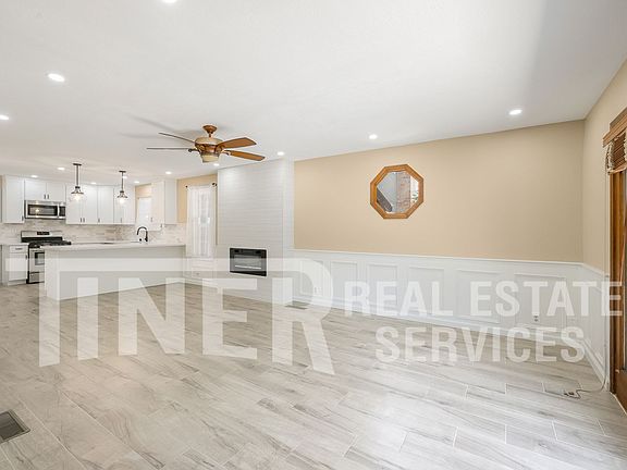 3rd image of 1721 Oakwood Dr