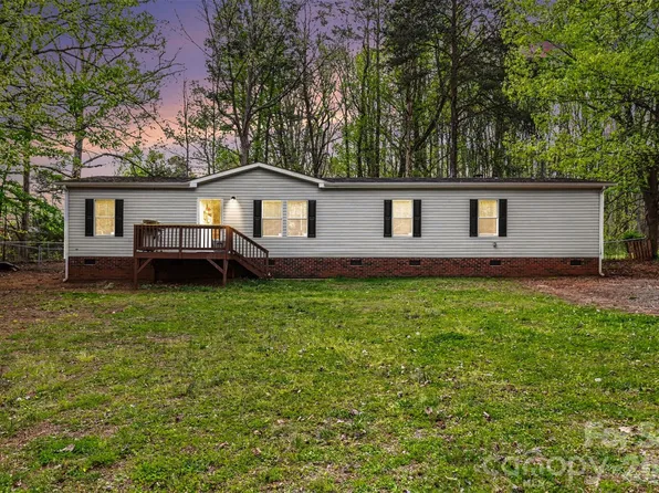 5139 Pine Springs Dr, Bessemer City, NC 28016