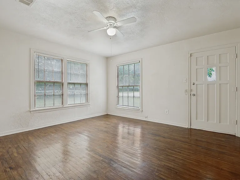 1106 Jackson St — Photo 2
