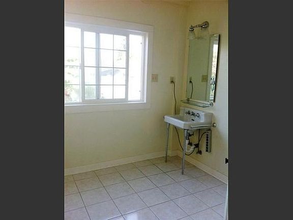 5th image of 1103 Ohio Ave APT B