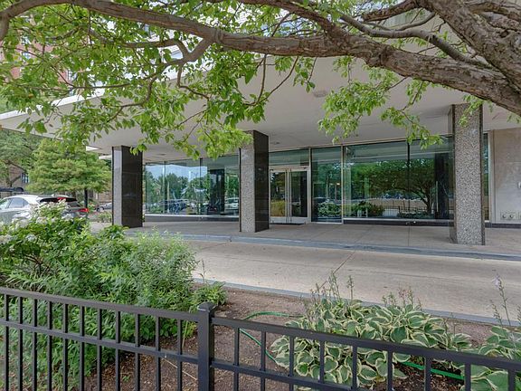 3rd image of 3900 N Lake Shore Dr APT 12E