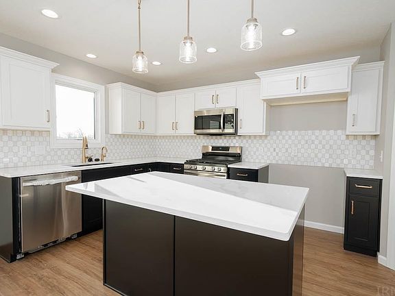 3rd image of 223 W Longfellow Blvd