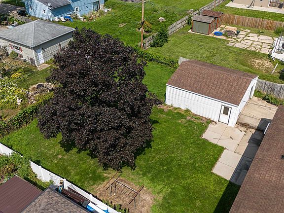 4th image of 2426 Butlin Dr