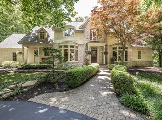 580 Woods Hollow Ln, Powell, OH