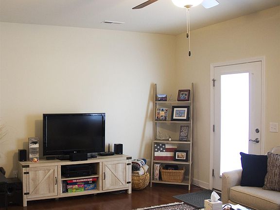 5th image of 255 Phoenix Blvd NW
