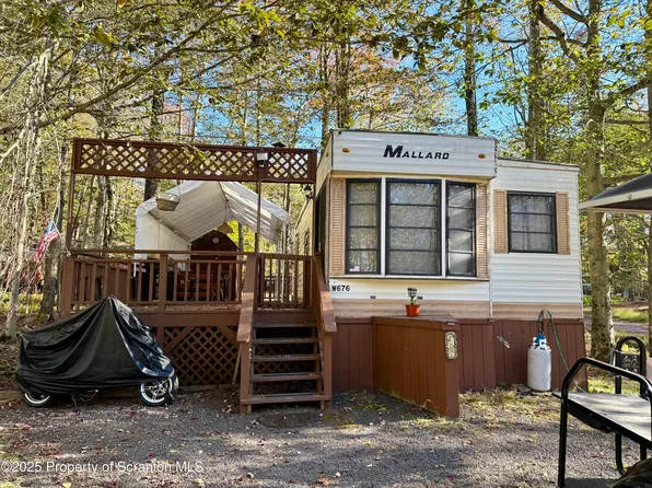 676 Rabbit Ct, Gouldsboro, PA 18424