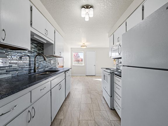 4th image of 921 SE Algonquian Ct