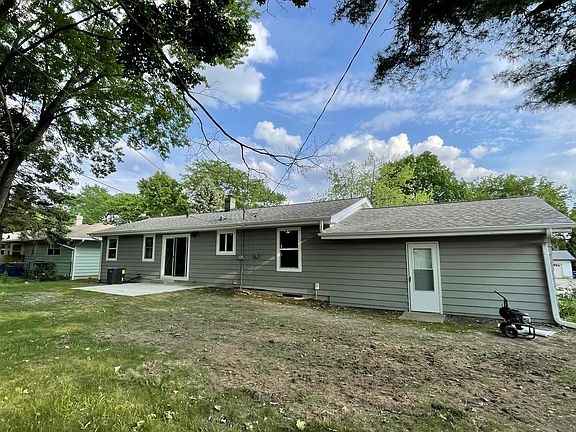 2nd image of 315 W Hillcrest Dr