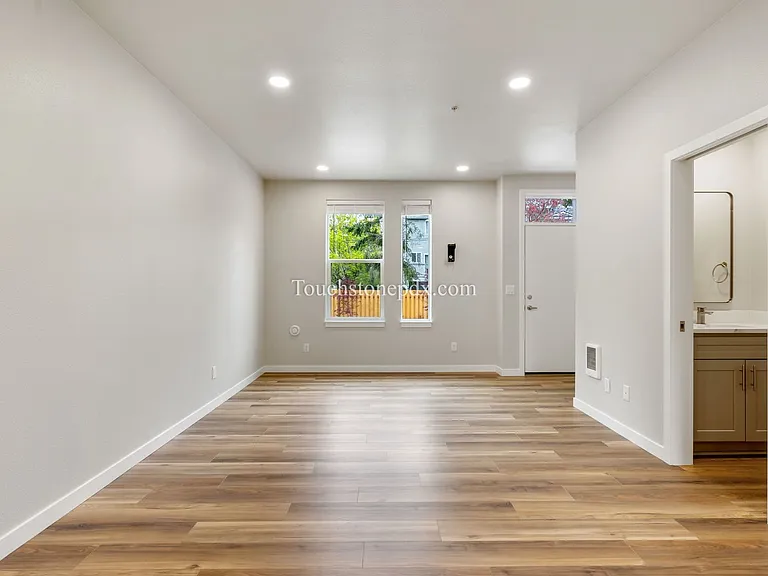 3323 SE 87th Ave — Photo 5