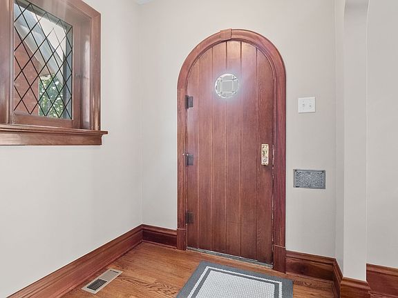 3rd image of 5335 Lindenwood Ave