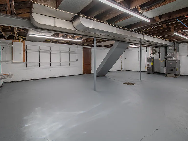 1323 Lincoln Way — Photo 31