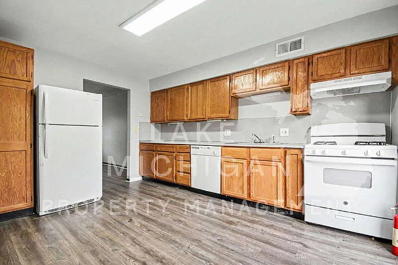 2 bed, 1.0 bath, 650 sqft, $1,395 — Photo 2