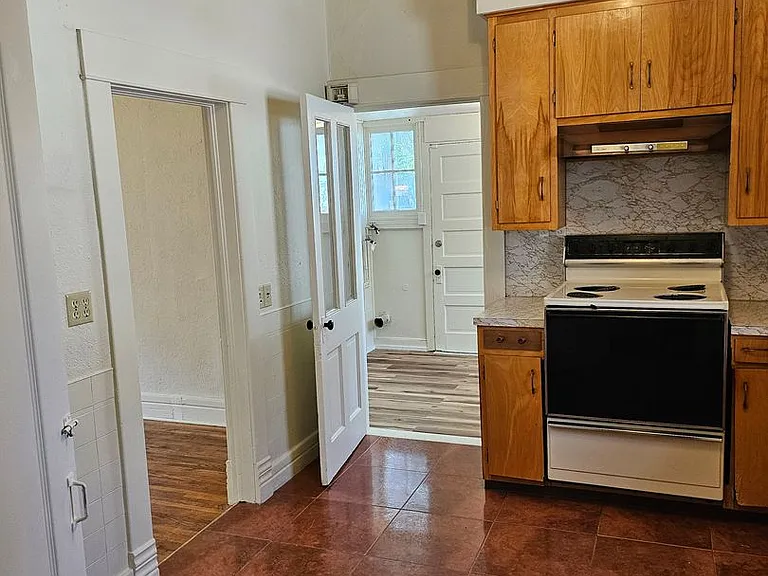 1223 Claremont Ave — Photo 8
