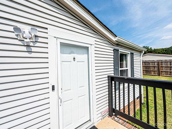 3rd image of 1868 Ellick Dr