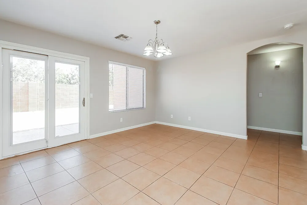 4 bed, 2.0 bath, 1618 sqft, $2,085 — Photo 3