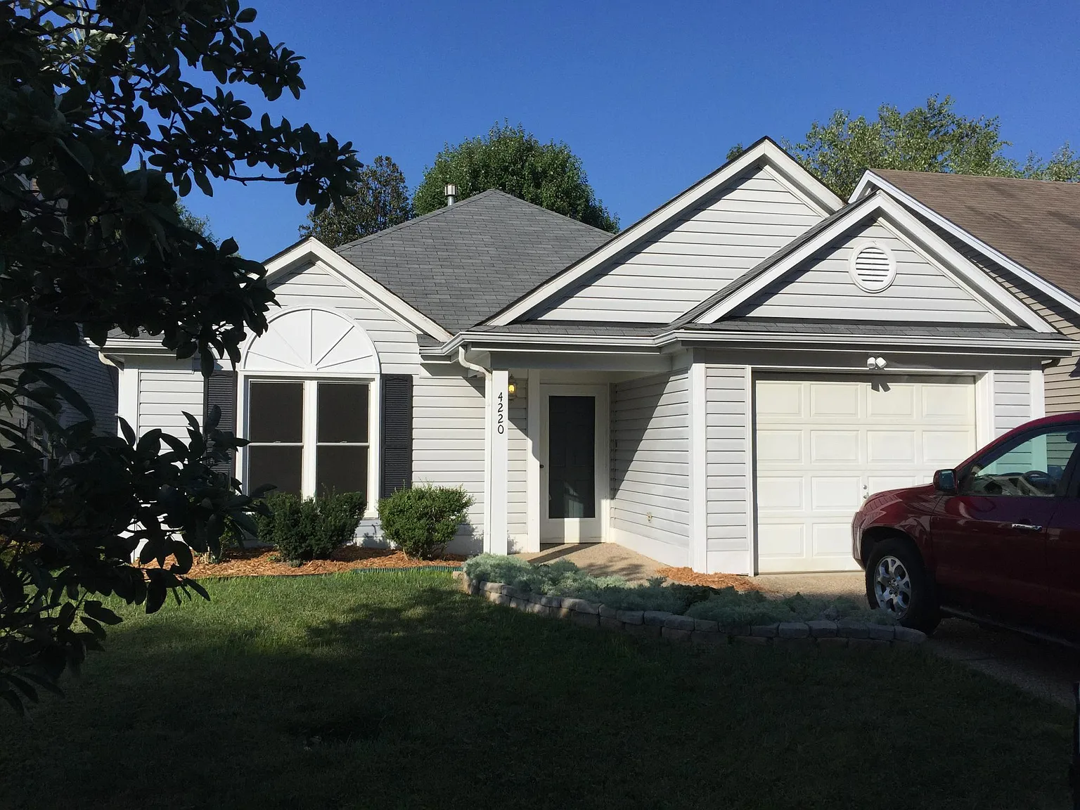4220 Bay Pointe Dr photo 1