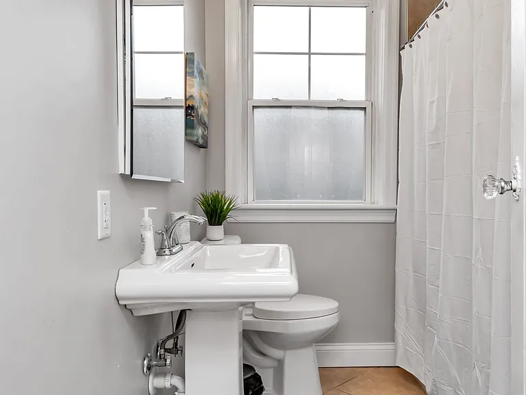 7557 Buckingham Dr — Photo 10