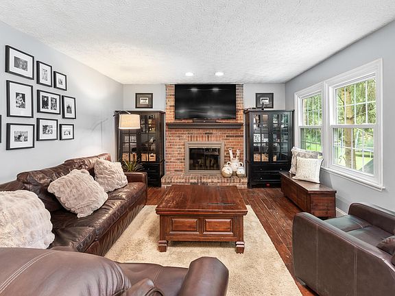 2nd image of 3897 Driscoll Ct