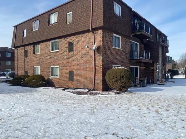 7101 166th St APT 2B, Tinley Park, IL 60477