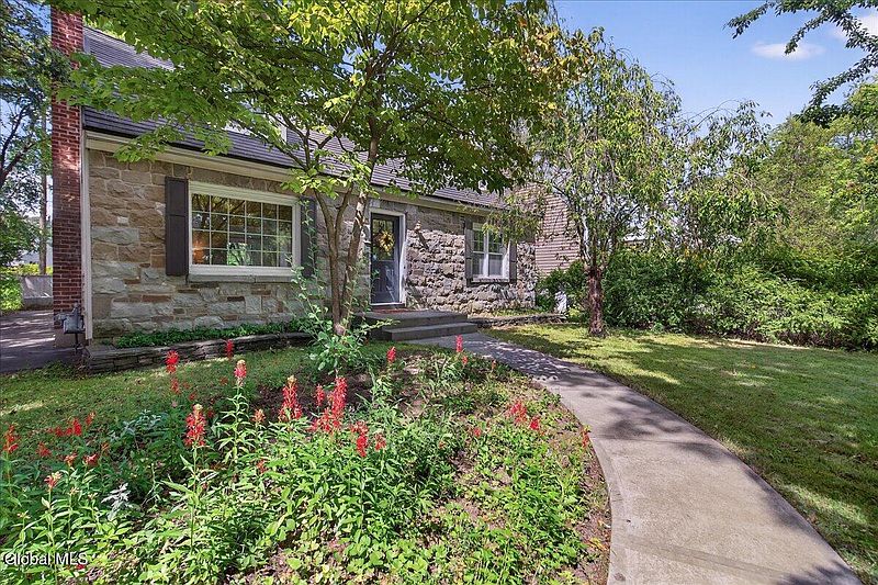 2nd image of 2209 Niskayuna Drive