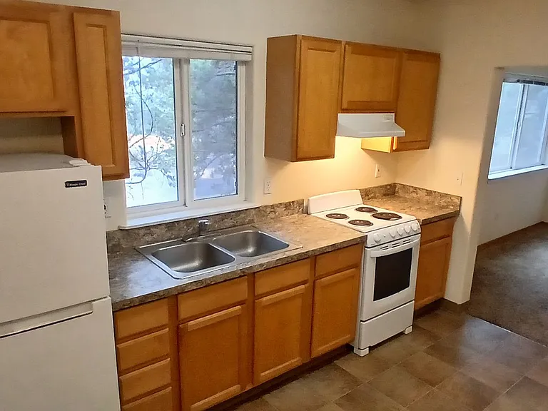 1615 NW Portland Ave — Photo 4