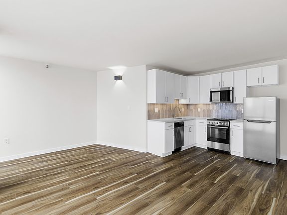 2nd image of 190 S Kentucky Ave #401