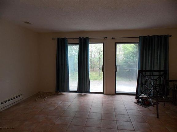 4th image of 18 Foxwood Ct