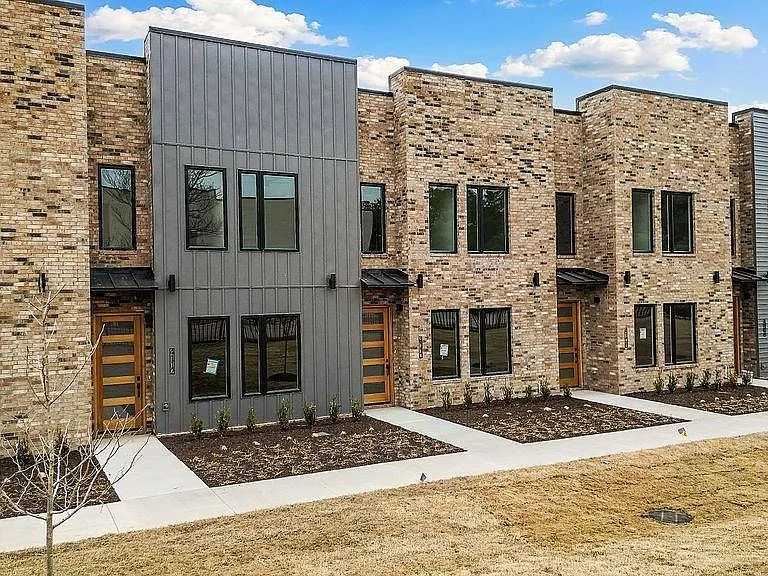 4100 W Olive St — Photo 2