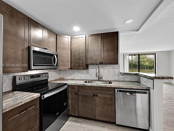 2nd image of 2850 Somerset Dr APT 105L