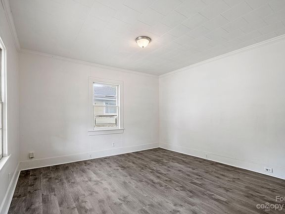 4th image of 135 Crawford St