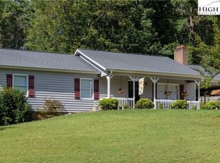 3750 Rain Valley Dr, Hudson, NC 28638
