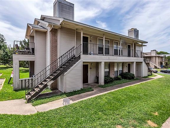 3rd image of 407 Fall Cir #A-d