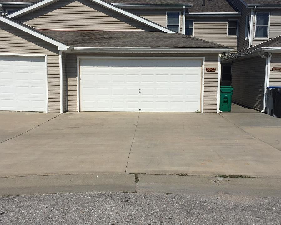 Driveway/ garage parking