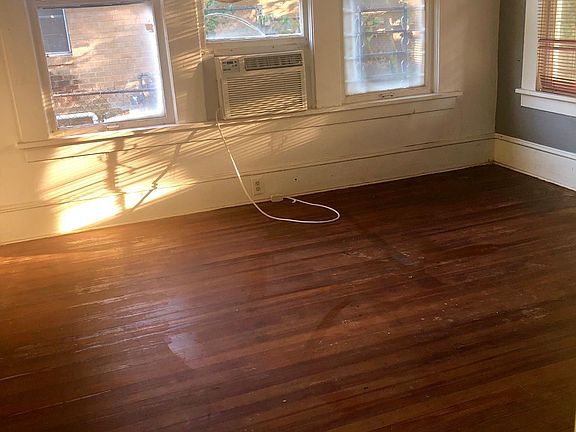 4th image of 132 Hamilton St