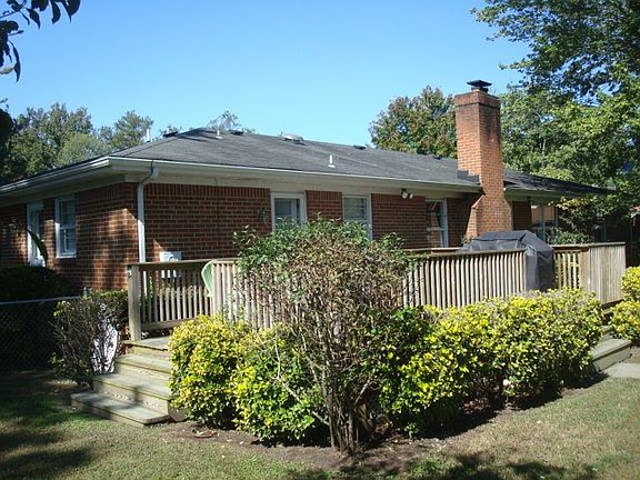4th image of 3000 Woodlawn Dr