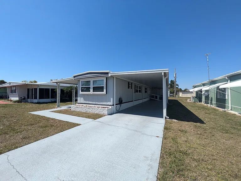 3328 Illinois Ave — Photo 2