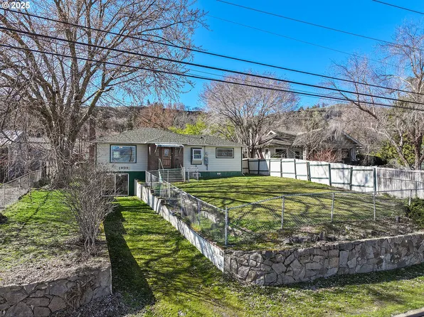 1908 W 10th St, The Dalles, OR 97058