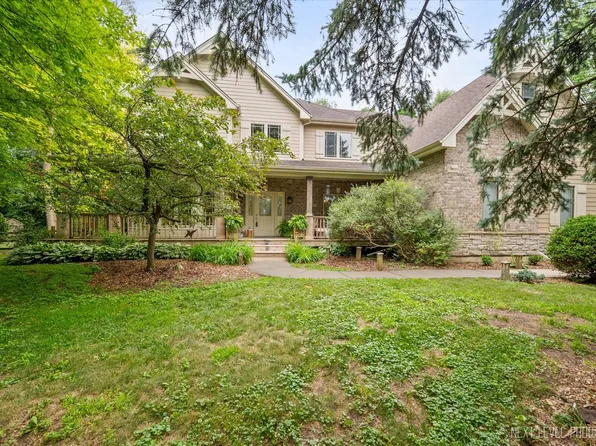 7N107 Hastings Dr, Saint Charles, IL 60175