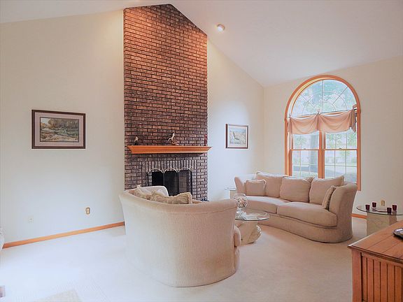 4th image of 4944 Burgundy Bay Blvd N