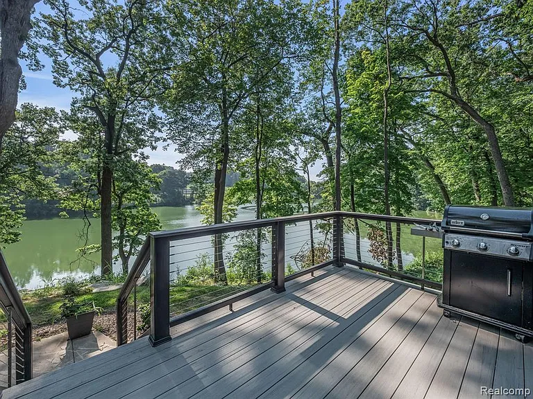 3511 Lakecrest Dr — Photo 5