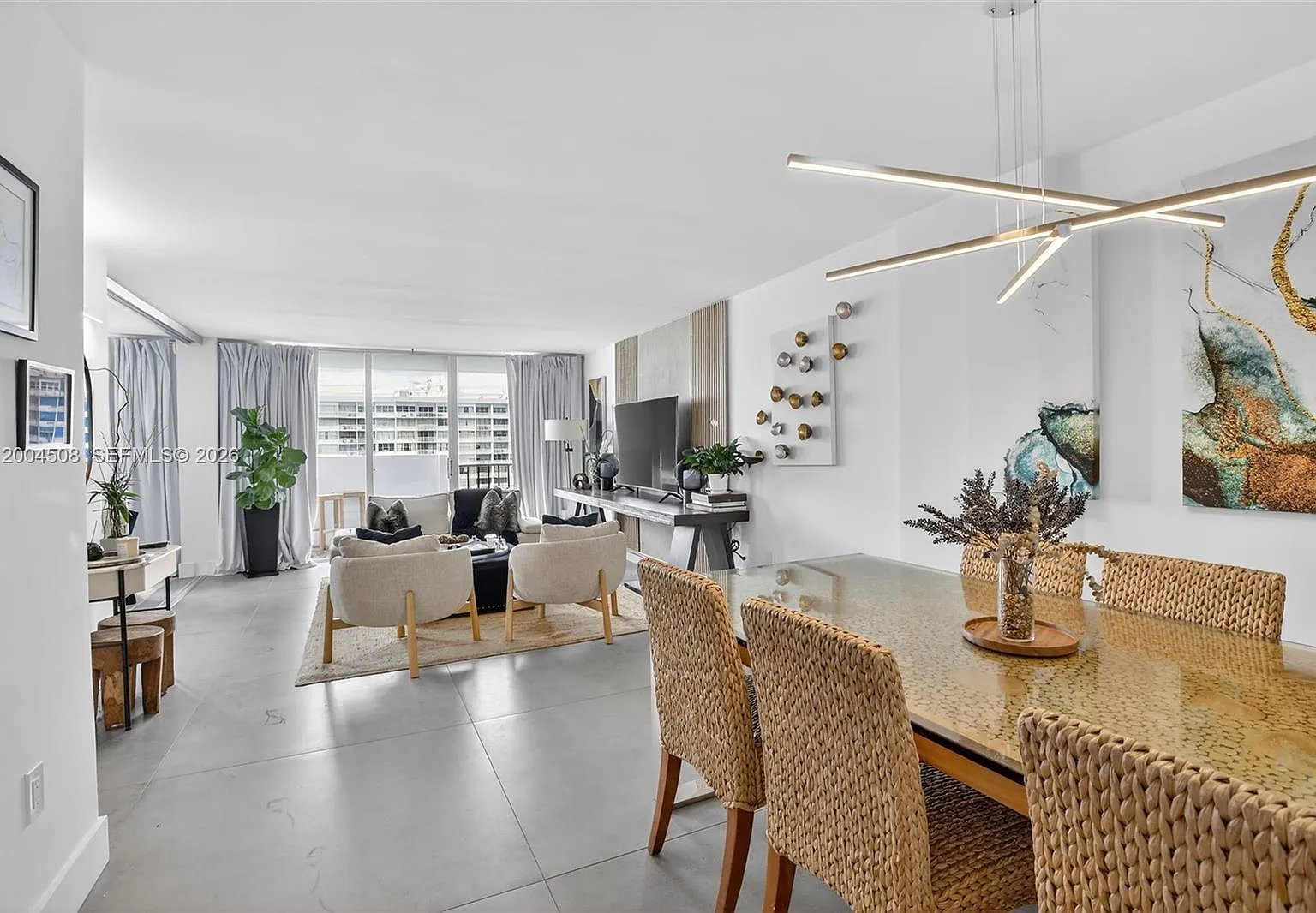Commodore Plaza Condo — Photo 1