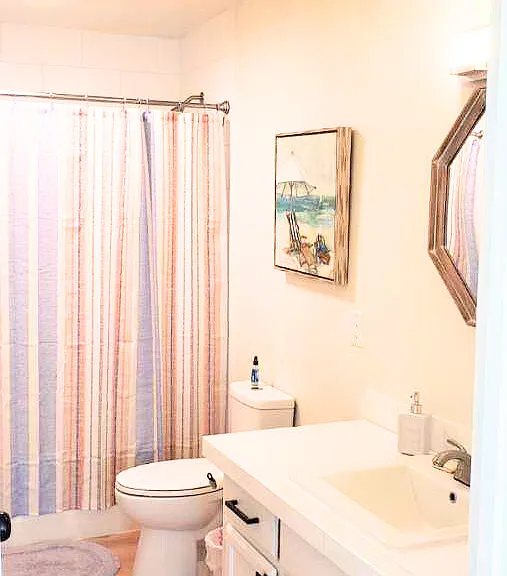 Spacious Back bathroom